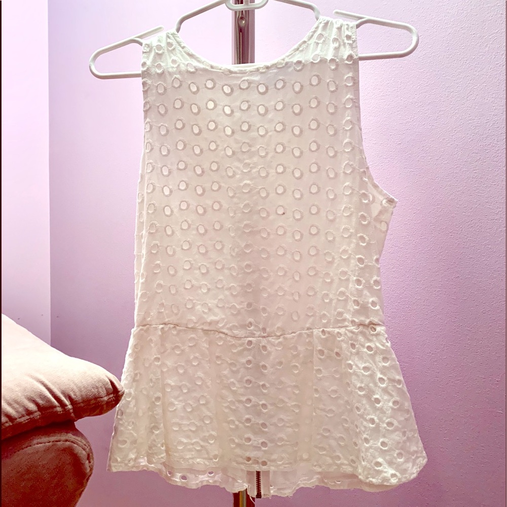 White peplum tank 💟